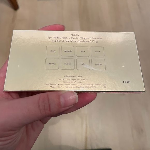 NIB Stila Nobility Eye Shadow Palette - Picture 3 of 4